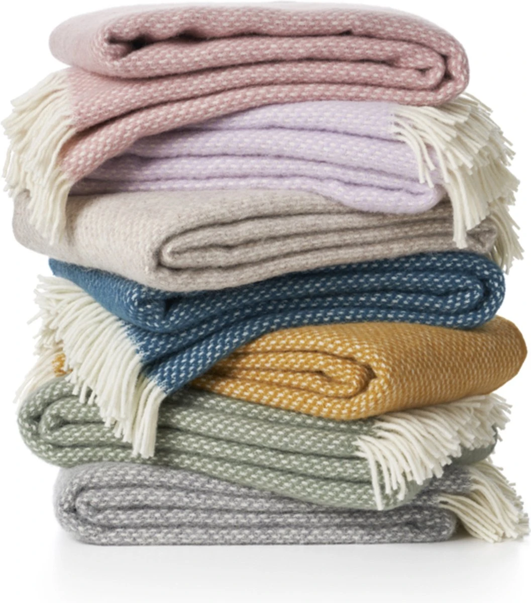 Klippan Yllefabrik Klippan Preppy - Plaid - Wollen Plaid - Beige En Wolwit - 100% Wol - 130cm X 200cm 4 Klippan Yllefabrik Klippan Preppy - Plaid - Wollen Plaid - Beige En Wolwit - 100% Wol - 130cm X 200cm - Afbeelding 2