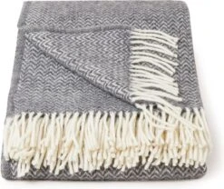 Klippan Yllefabrik Klippan - Chevron - Plaid - Grey - Grijs - 100% Wol - Ecologische Wol - 130cm X 200cm - Met Franjes - Wasbaar -Klippan Yllefabrik 1200x1010