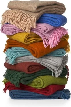 Klippan Yllefabrik Klippan - Gotland - Plaid - Deken - Red - Rood - 100% Gotland Wol - 130cm X 200cm 9 Klippan Yllefabrik Klippan - Gotland - Plaid - Deken - Red - Rood - 100% Gotland Wol - 130cm X 200cm -Klippan Yllefabrik 806x1200